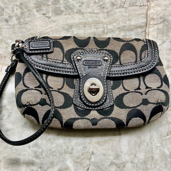 COACH Signature Bag - Picture 5 of 8